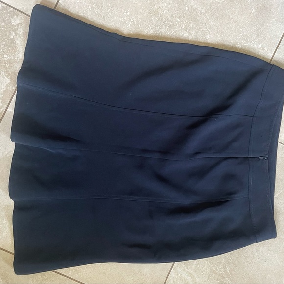 Navy skirt. Lined. Tulip hem - Picture 2 of 3
